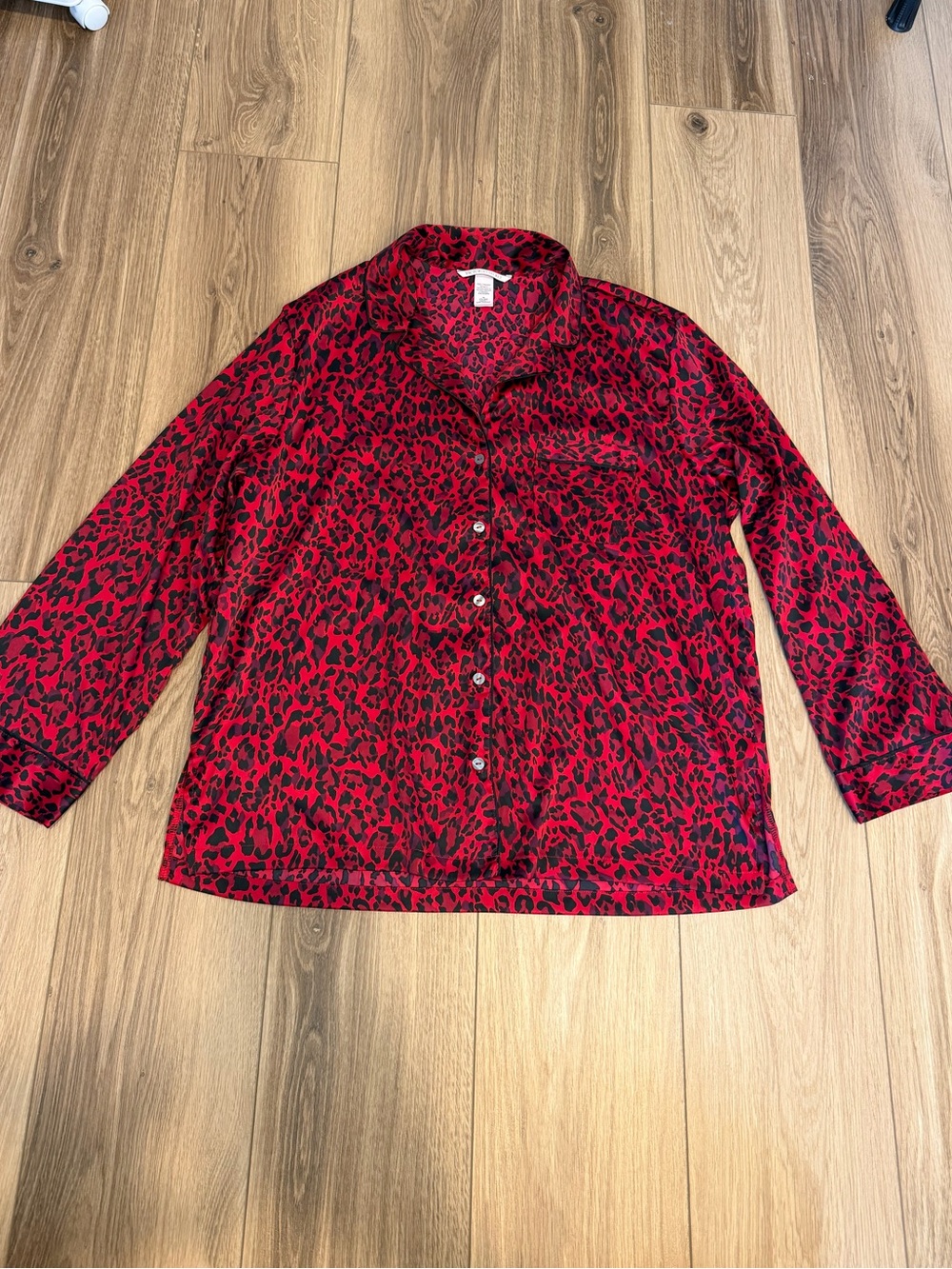 Victoria’s Secret Red Black Silky Feel Cheetah / Animal Print Pajama Set size M - Picture 2 of 12